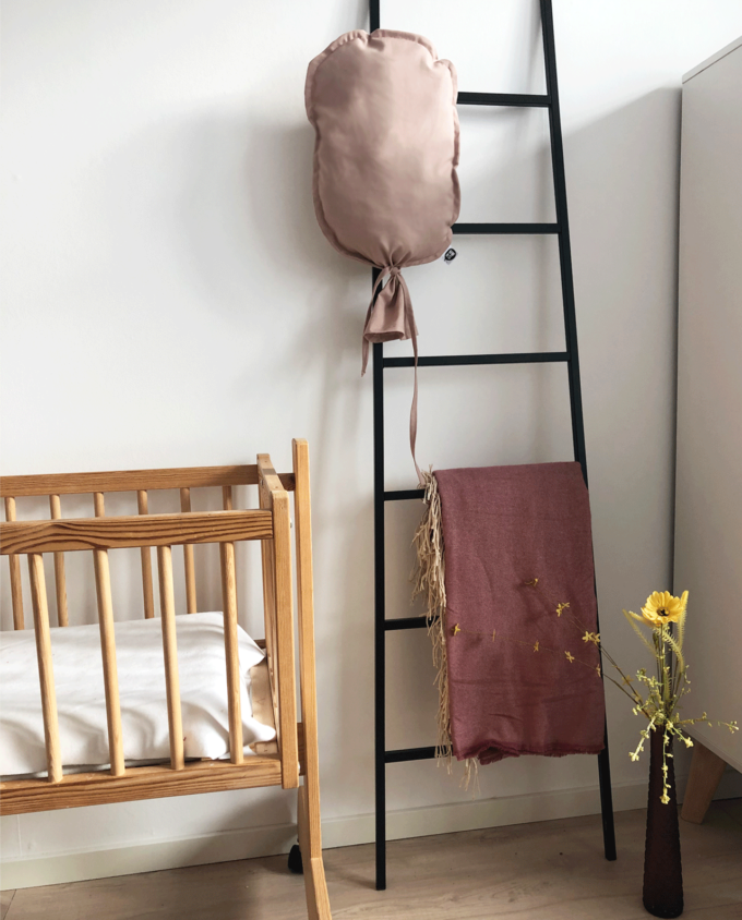 Sfeerfoto-Huks-Romee-Roze-interieur-decoratie-babykamer